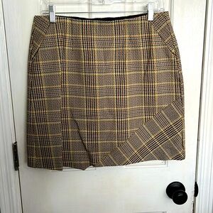 Cabi neutral plaid checkered size Medium Skirt